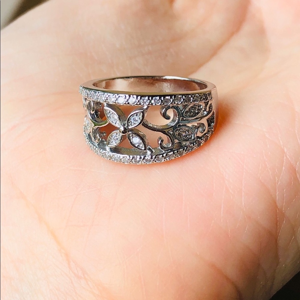 Flower New Zircon Stone Ring - Picture 7 of 7